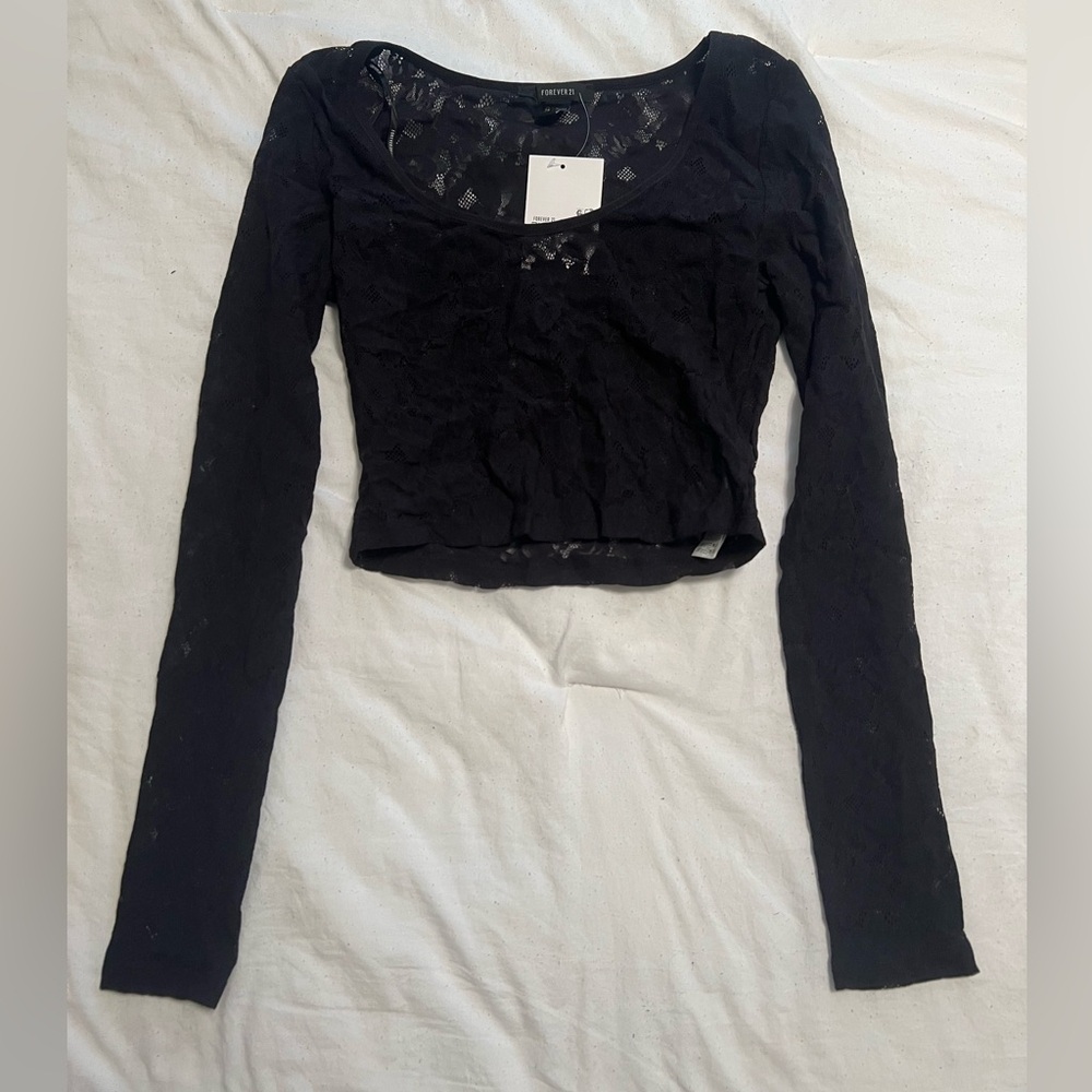 Lace long sleeve crop top